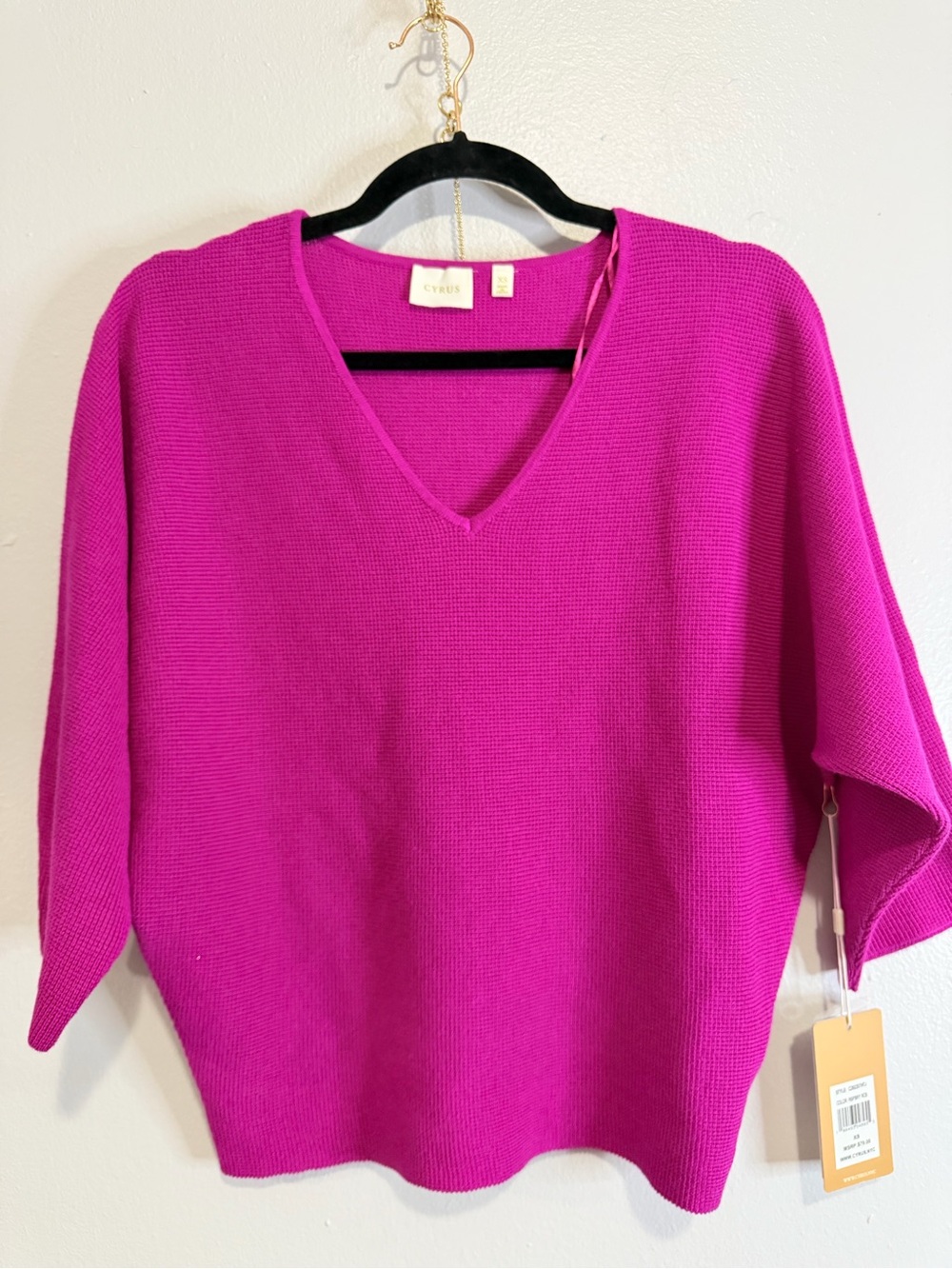 Cyrus V-Neck Women's Sweater in Raspberry
